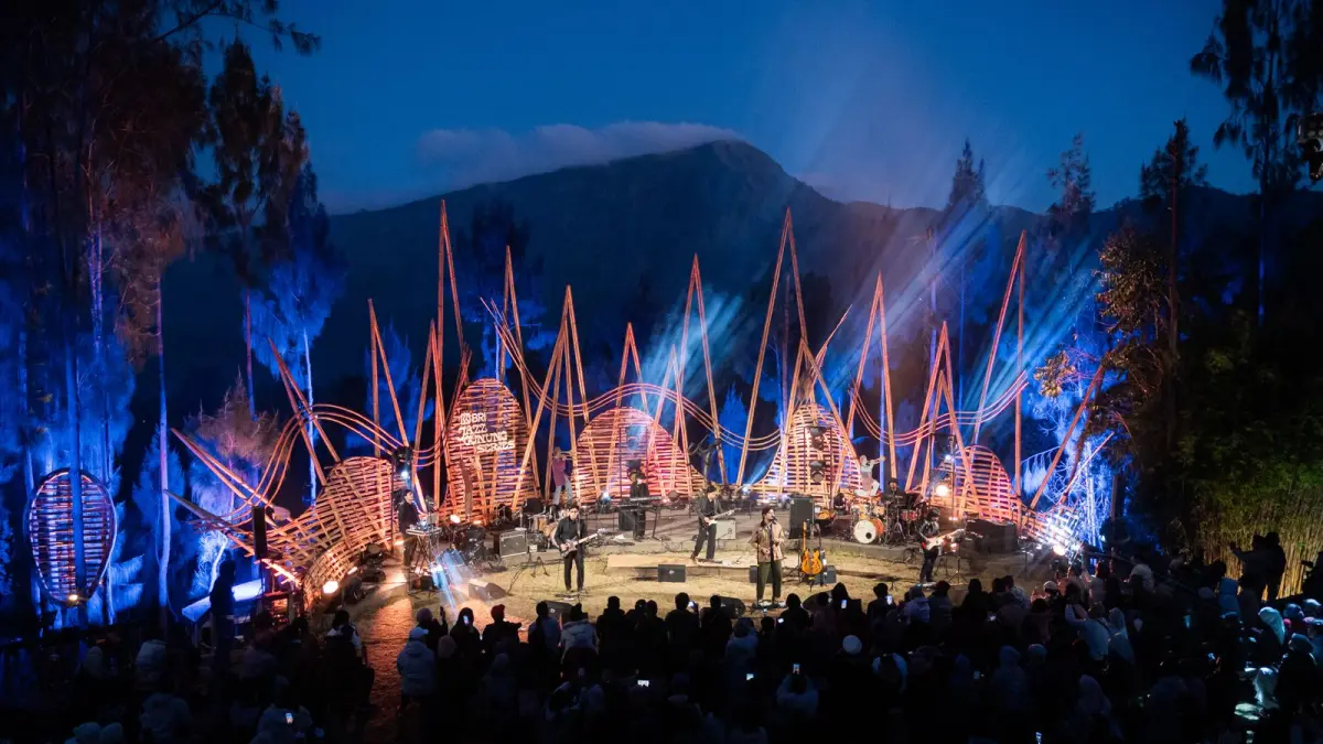 ANTUSIAS: Penampilan interaktif Bilal Indrajaya membuat suasana BRI Jazz Gunung Bromo 2026 day one Jumat lalu (24/7) terasa hangat dan semarak.

&nbsp;