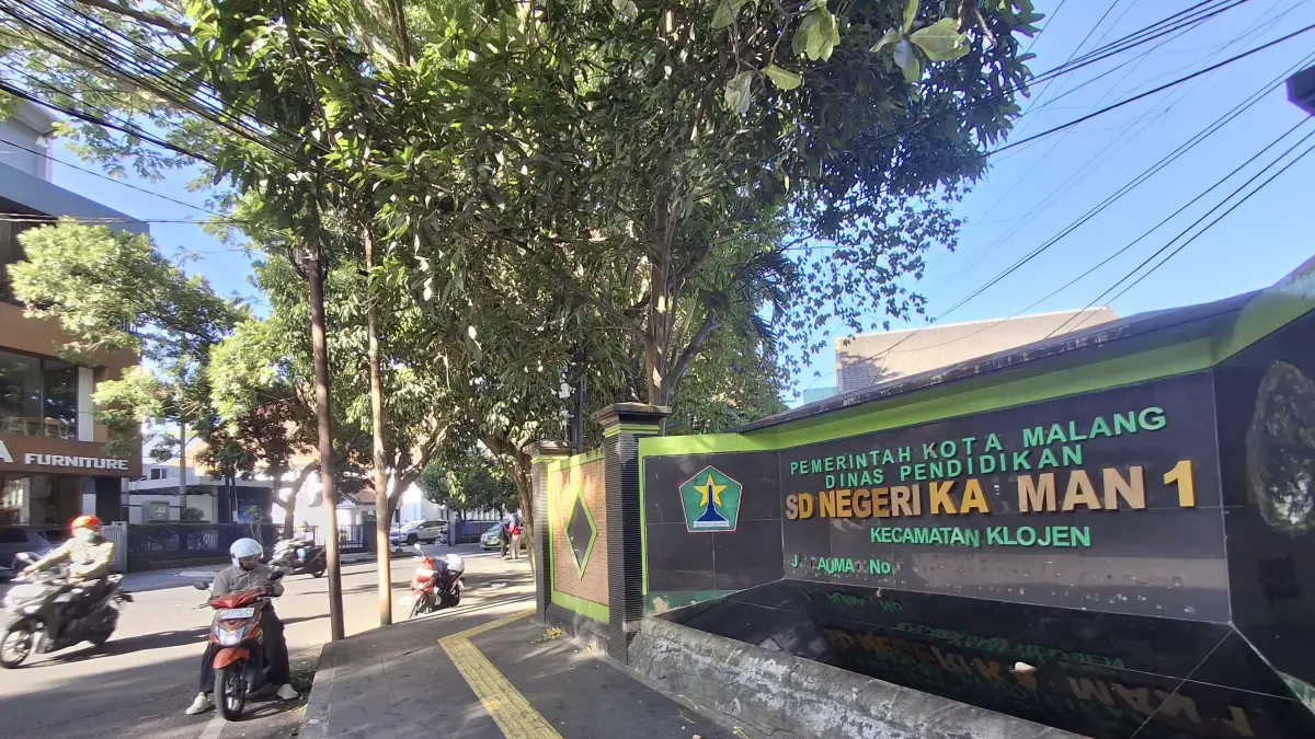 MASIH DIDALAMI: SD Negeri Kauman 1 yang siswanya diduga keracunan MBG. Foto: Nabila Amelia / Radar Malang