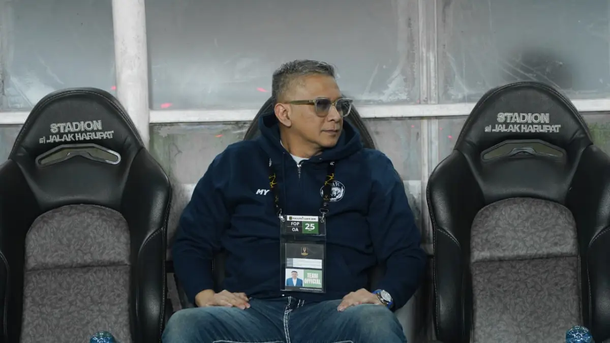 PERCAYA PROSES: CEO Arema FC Iwan Budianto memantau para penggawa Singo Edan yang berlaga di Piala Presiden 2026, Sabtu lalu (25/7).