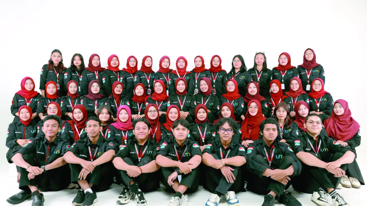 ROMBONGAN: Sebanyak 48 mahasiswa Universitas Negeri Malang (UM) foto di Umemo Self & Photo Studio beberapa waktu lalu.