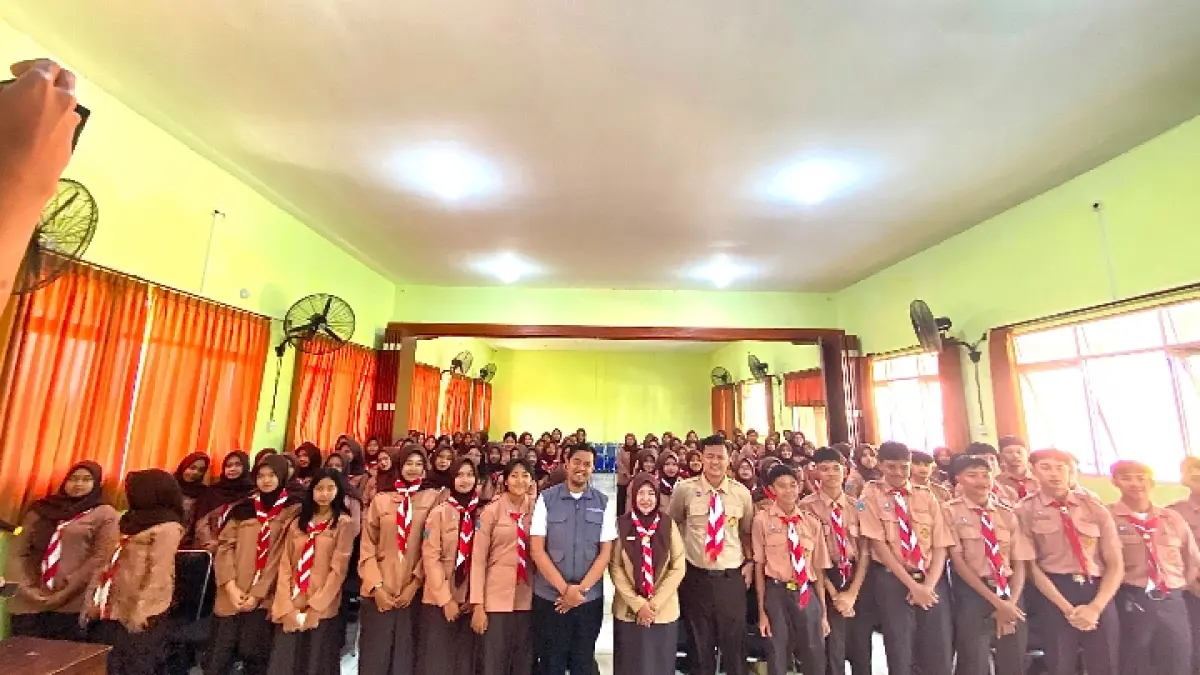 TERBAIK: Materi bijak bermedia sosial dari tim Jawa Pos Radar Malang dalam rangkaian MPLS SMA Negeri 1 Singosari.