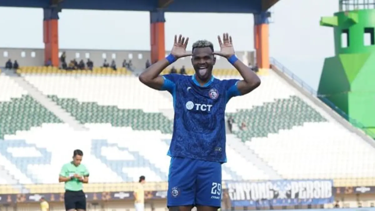 PECAH TELUR: Penyerang Arema FC Gustavo Henrique merayakan gol ke gawang Tampines Rovers dalam laga Piala Presiden di Stadion Si Jalak Harupat, kemarin.