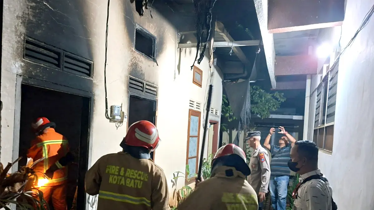 Personel Damkar Kabupaten Malang tiba di TKP