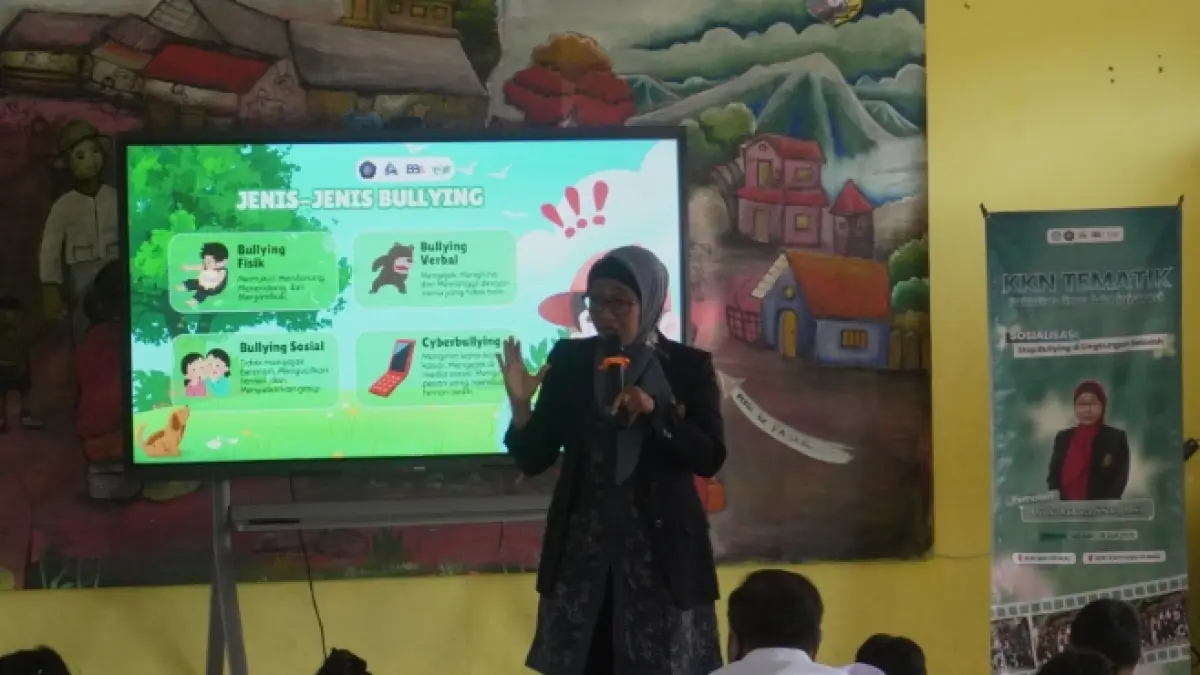 EDUKASI: Pemaparan materi dari Dosen Pembimbing Lapangan KKN-T FIA UB, Dr Ika Ruhana, S.Sos., M.Si.