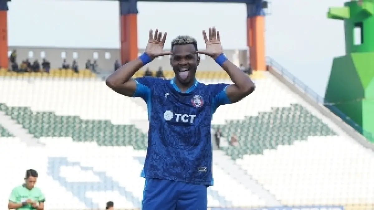 HAPPY: Gustavo Henrique melakukan selebrasi gol perdananya saat menghadapi Tampines Rovers FC di Stadion Si Jalak Harupat, Bandung, Selasa lalu (28/7).&nbsp;Foto: MO Arema FC for Radar Malang