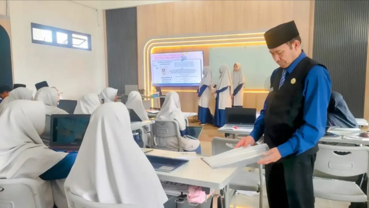 INTERAKTIF: Suasana pembelajaran di dalam kelas Pondok Pesantren Internasional Abdul Malik Fadjar berlangsung dengan tertib.