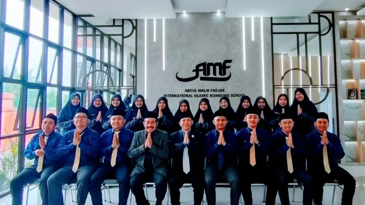 PROFESIONAL: Pengurus yayasan, kepala sekolah dan para guru PPI Abdul Malik Fadjar Malang mampu menciptakan suasana pembelajaran yang kondusif.