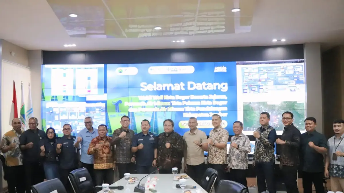 SEMANGAT: Perumda Tugu Tirta menerima dua rombongan sekaligus, yakni Pemerintah Kota Bogor bersama Perumda Tirta Pakuan Kota Bogor serta Perumda Air Minum Tirta Pandalungan Kabupaten Jember di Kantor Pusat Perumda Tugu Tirta, Kamis (30/7).