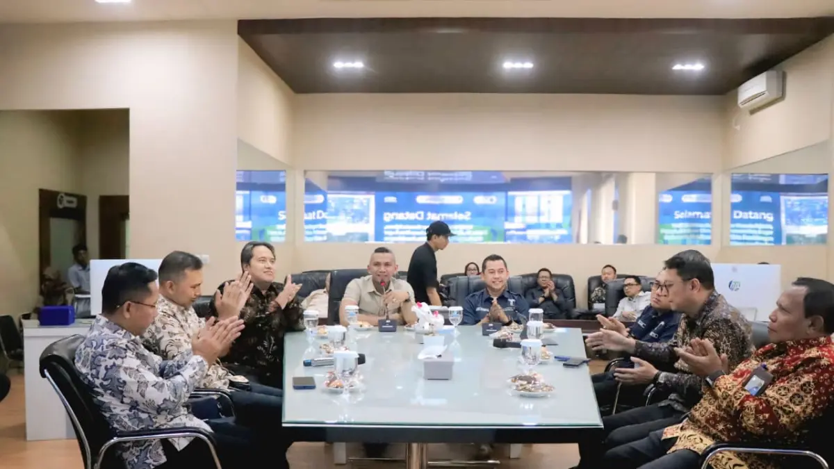 SILATURAHMI: Kunjungan ke Tugu Tirta dilakukan dalam rangka mempererat komunikasi antar Perumda Air Minum di Jawa Timur sekaligus melakukan koordinasi dengan Ketua PD PERPAMSI Jawa Timur