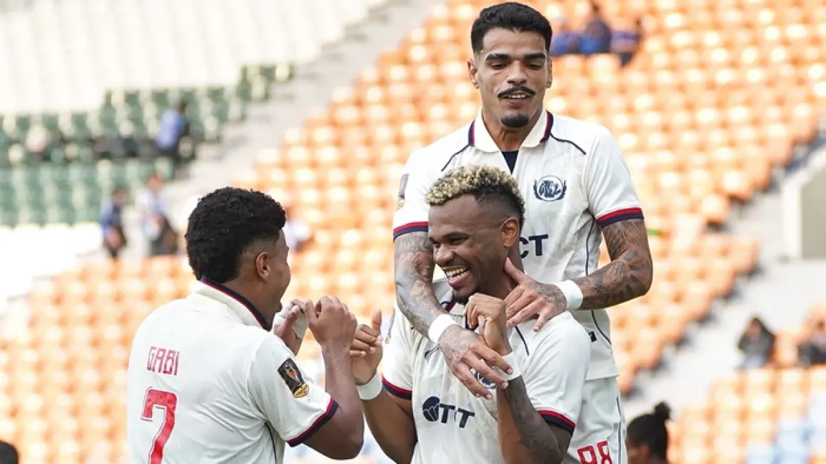 TAJAM: Gustavo Henrique kembali mencetak dua gol di Piala Presiden 2026 kontra DPMM FC, kemarin sore (31/7). (Media Officer Arema FC For Radar Malang)