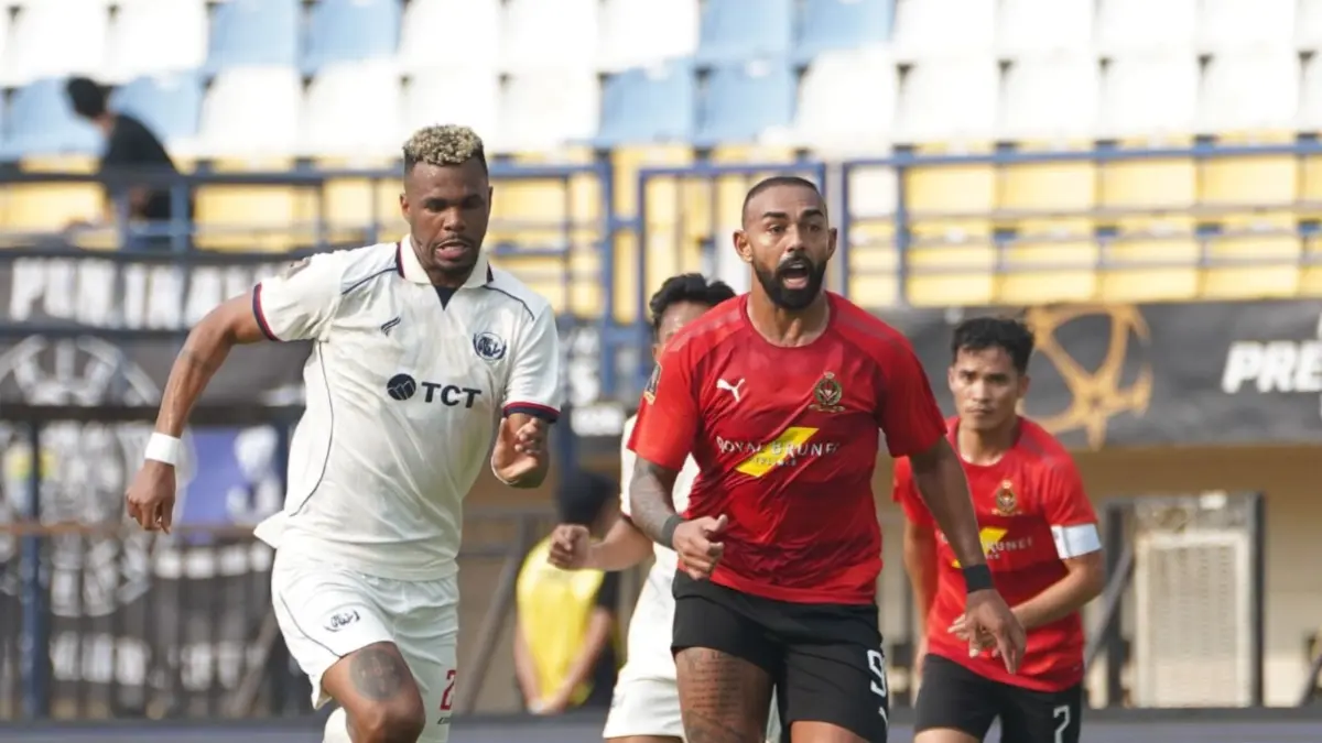 Gustavo Henrique saat akan cetak gol ke gawang DPPM FC. Sumber: Arema FC Official.