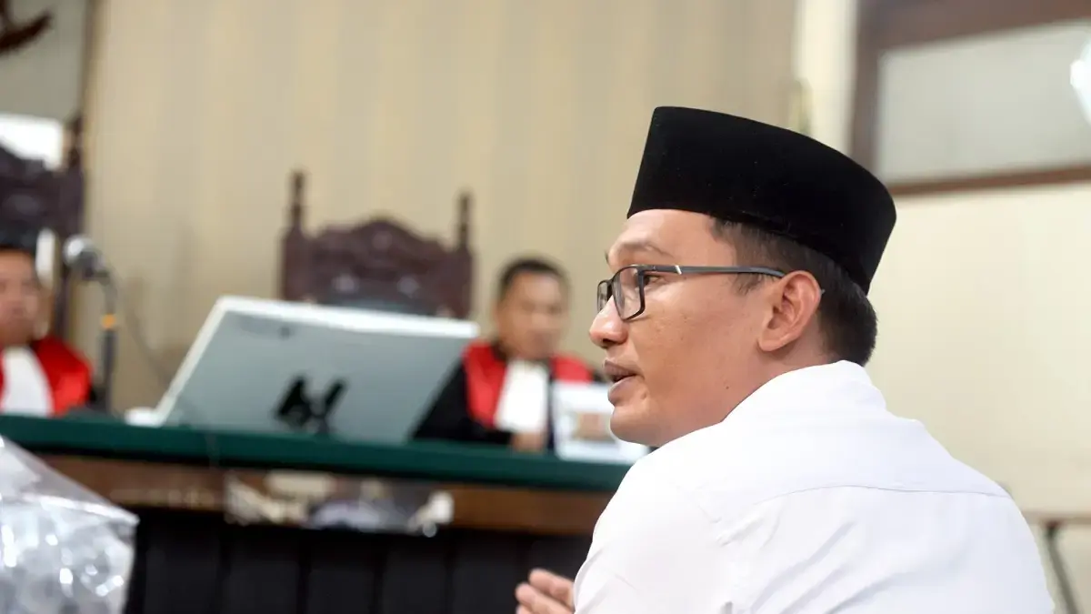 PEMERIKSAAN SAKSI: Terdakwa satu yakni Agus Muhamad Saleman menjawab beberapa pertanyaan dari Jaksa Penuntut Umum (JPU).(Darmono/Radar Malang)