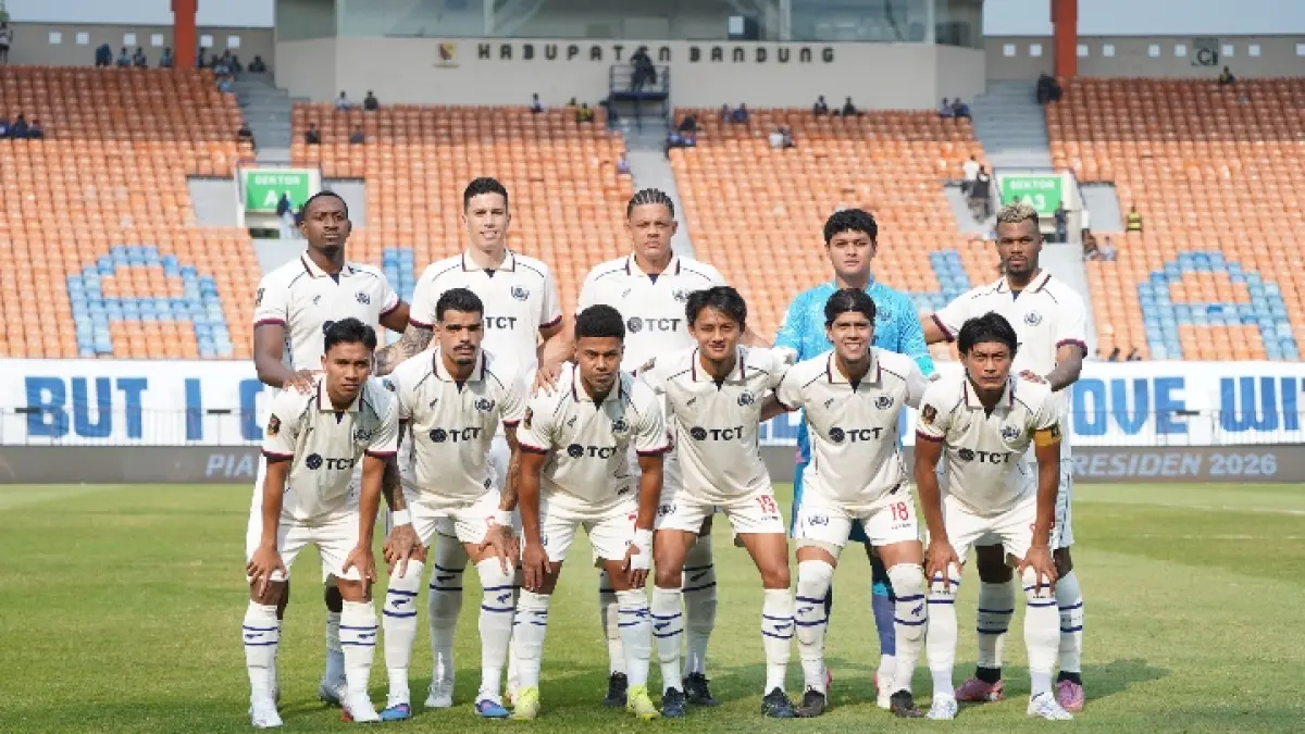 PERCAYA DIRI: Skuad Arema FC sebelum tampil menghadapi DPMM FC di Stadion Si Jalak Harupat, Bandung, 31Juli lalu.Foto: MO Arema FC for Radar Malang