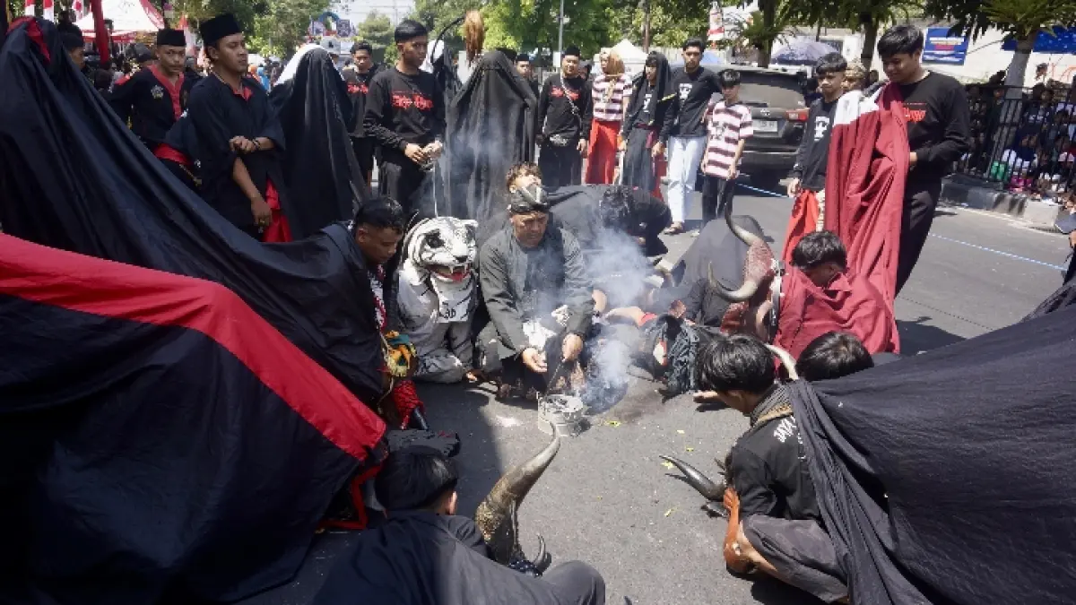 SWADAYA: Perhelatan budaya akbar Bantengan Nuswantara 2026 di Kota Batu, Minggu (2/8). 