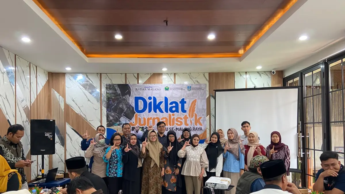 ANTUSIAS : Sebanyak 20 guru SD se-Kecamatan Lowokwaru bersemangat membuat buku Antologi, Kamis (30/7).