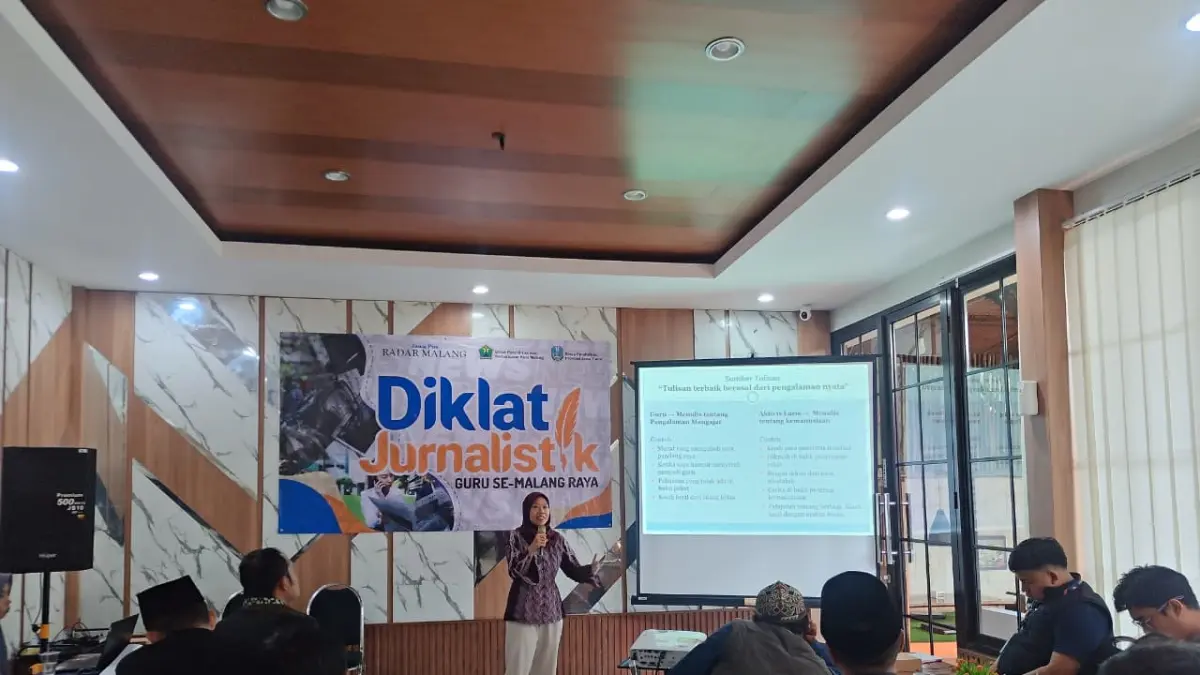 FOKUS : Materi membuat buku Antologi oleh Kepala Editor Penerbit PT. Cita Intrans Selaras Uni Ruchul Janah saat Diklat di Ocean Garden Soekarno Hatta.