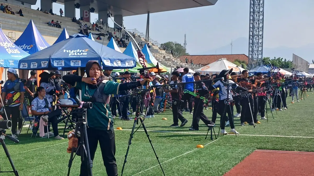 ON FIRE: Atlet Recurve Putri Kota Malang Shabirra Aidhiya bertanding dalam ajang Kejurnas Junior 2026 di Super Soccer Arena, Kudus, 30 Juli lalu.