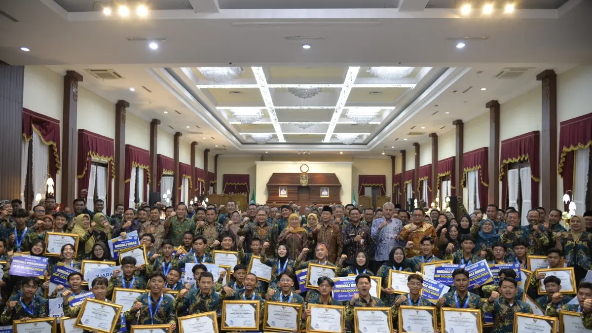 TERBAIK : Apresiasi dari Gubernur Jatim Dra Hj. Khofifah Indar Parawansa MSi dan Kadispenprov Dr Aries Agung Paewai SSTP MM atas Juara Umum Jawa Timur di ajang LKS Dikmen Tingkat Nasional 2026.