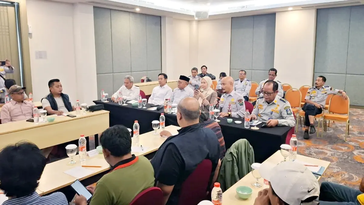 MATANGKAN KORIDOR II: Dishub Jatim menggelar rapat koordinasi bersama paguyuban angkot di Harris Hotel & Conventions, 3 Agustus lalu. (Nabila Amelia/Radar Malang)