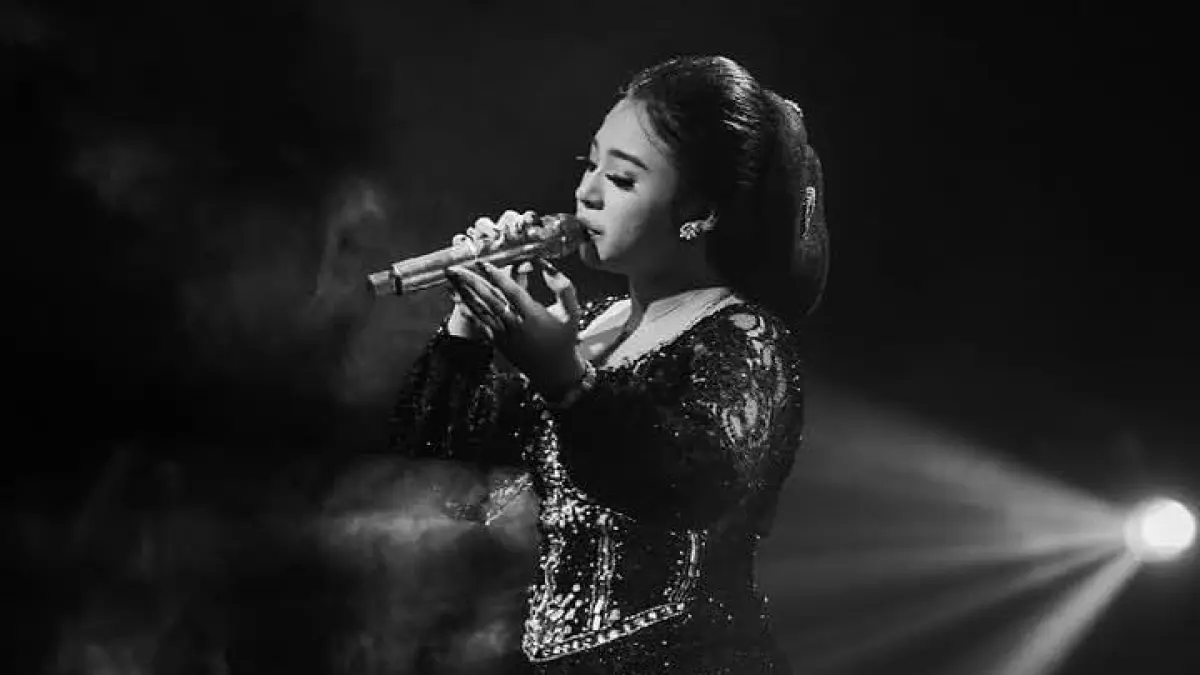 Niken Salindry saat tampil membawakan lagu di atas panggung (Sumber: Instagram @niken_salindry_reall)
