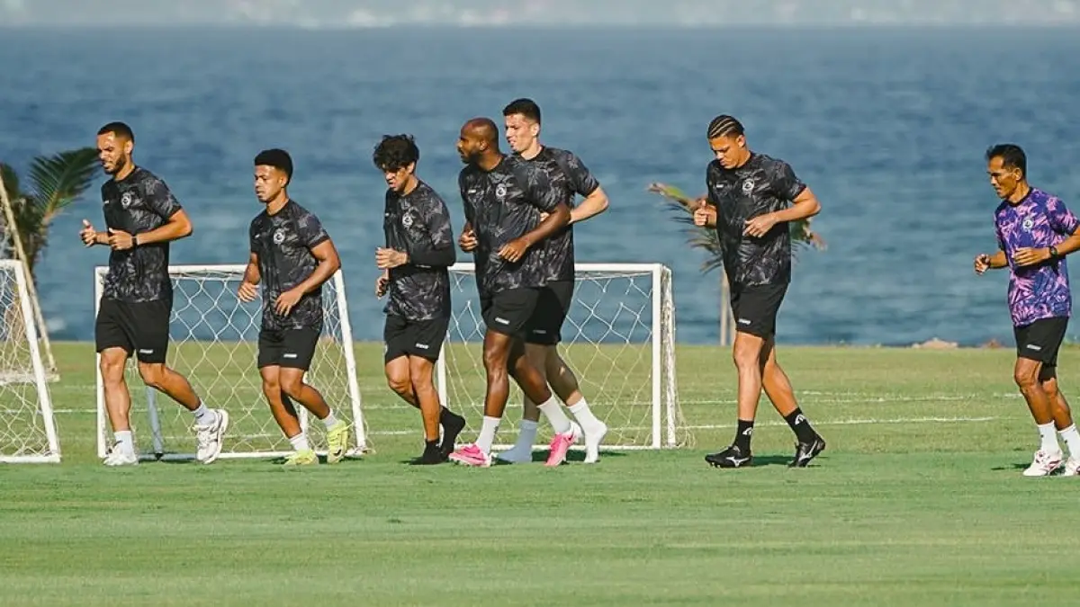 Pemain Arema FC menjalani latihan ringan di Bali United Training Center, Bali, Rabu lalu (5/8). (MO Arema FC)