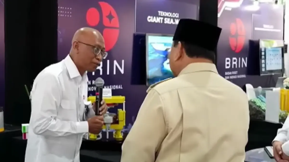 Presiden Prabowo Subianto mengunjungi stan riset BRIN saat pameran inovasi di Istana Kepresidenan, Jakarta, Kamis (6/8/2026). (Foto: BPMI Setpres)