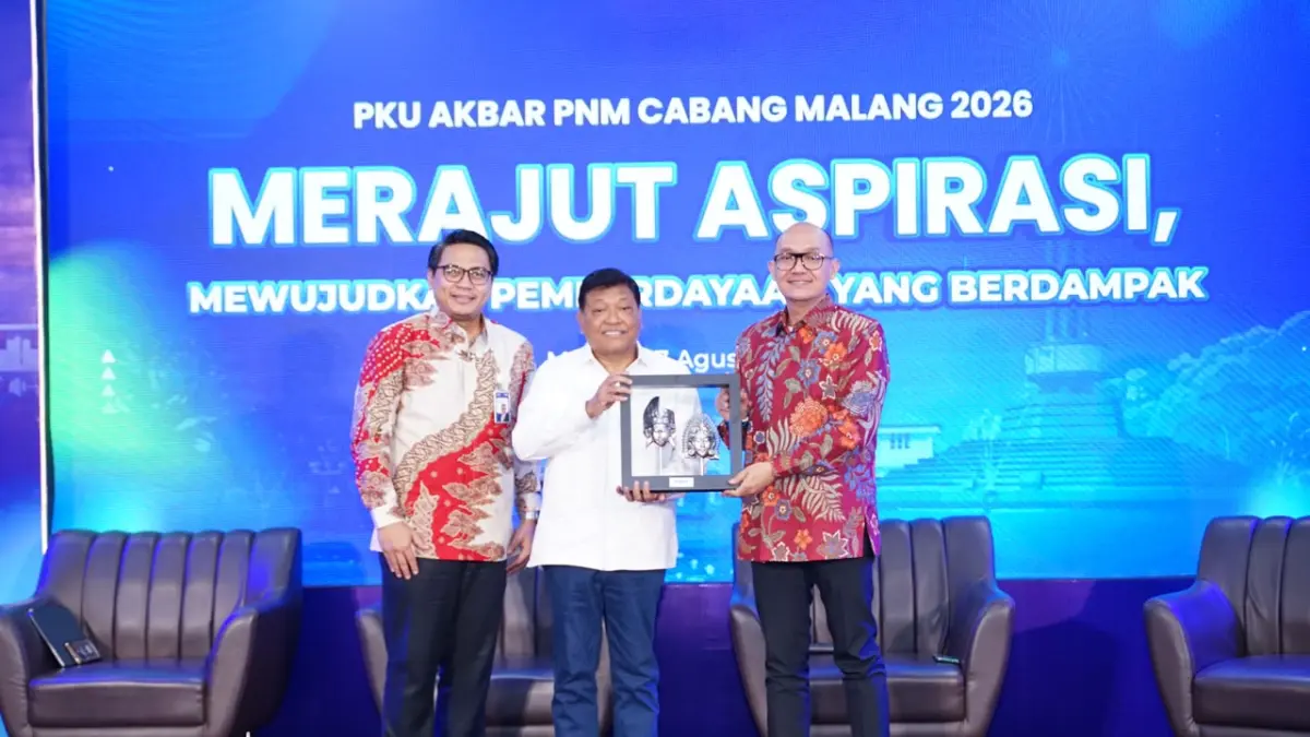 BERDAYA BERSAMA: Anggota DPR RI Andreas Eddy Susetyo (tengah) dalam dialog dan literasi ekonomi dengan masyarakat. 