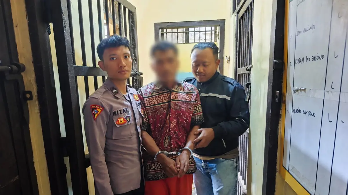 Polisi mengamankan ODGJ setelah membawa kabur mobil Daihatsu Sigra yang ditumpangi wisatawan Prancis pekan lalu. (Polsek Dampit for Radar Kanjuruhan)