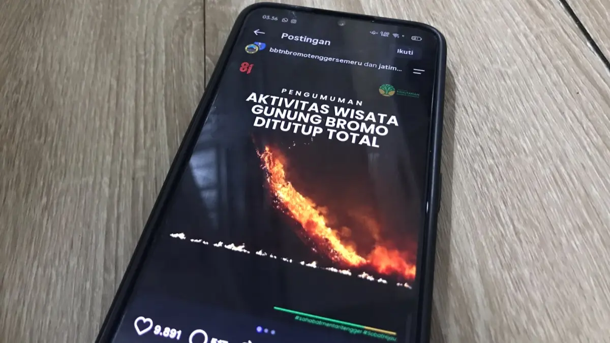 Postingan Instagram BBTNBTS soal penutupan Bromo akibat kebakaran, Sabtu (8/8). (Aditya Novrian/Radar Malang)