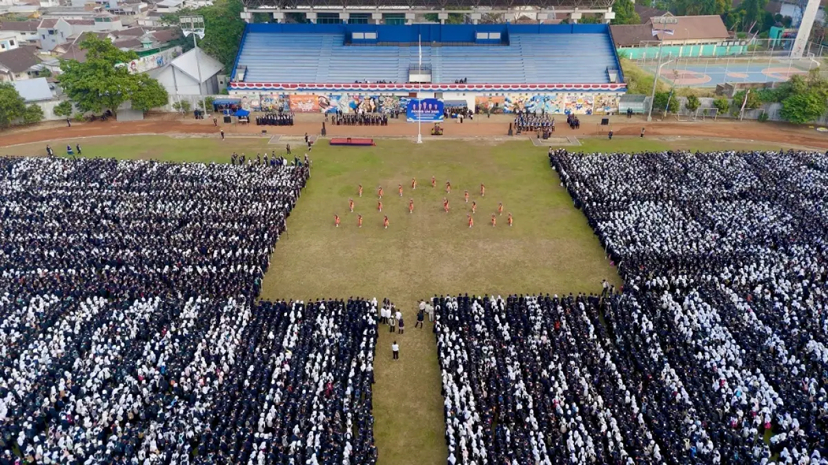 Belasan ribu mahasiswa Universitas Negeri Malang mengikuti PKKMB