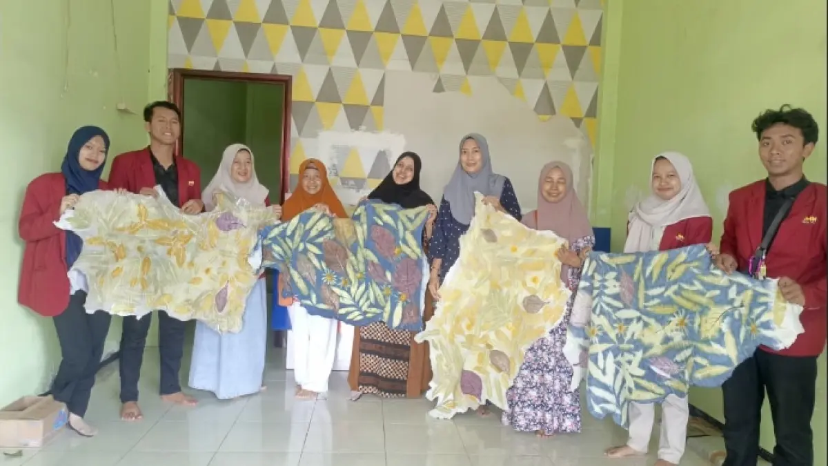 BERDAYA: Kegiatan pelatihan dan pendampingan UMKM kulit ecoprint di Sumbersekar pada 10 Agustus 2026.