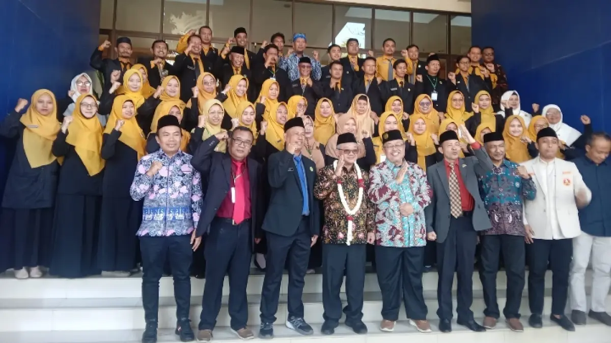 KOMPAK: Menteri Pendidikan Dasar dan Menengah (Mendikdasmen) RI, Prof Dr Abdul Mu’ti, M.Ed dan warga SMK Mutu Gondanglegi.