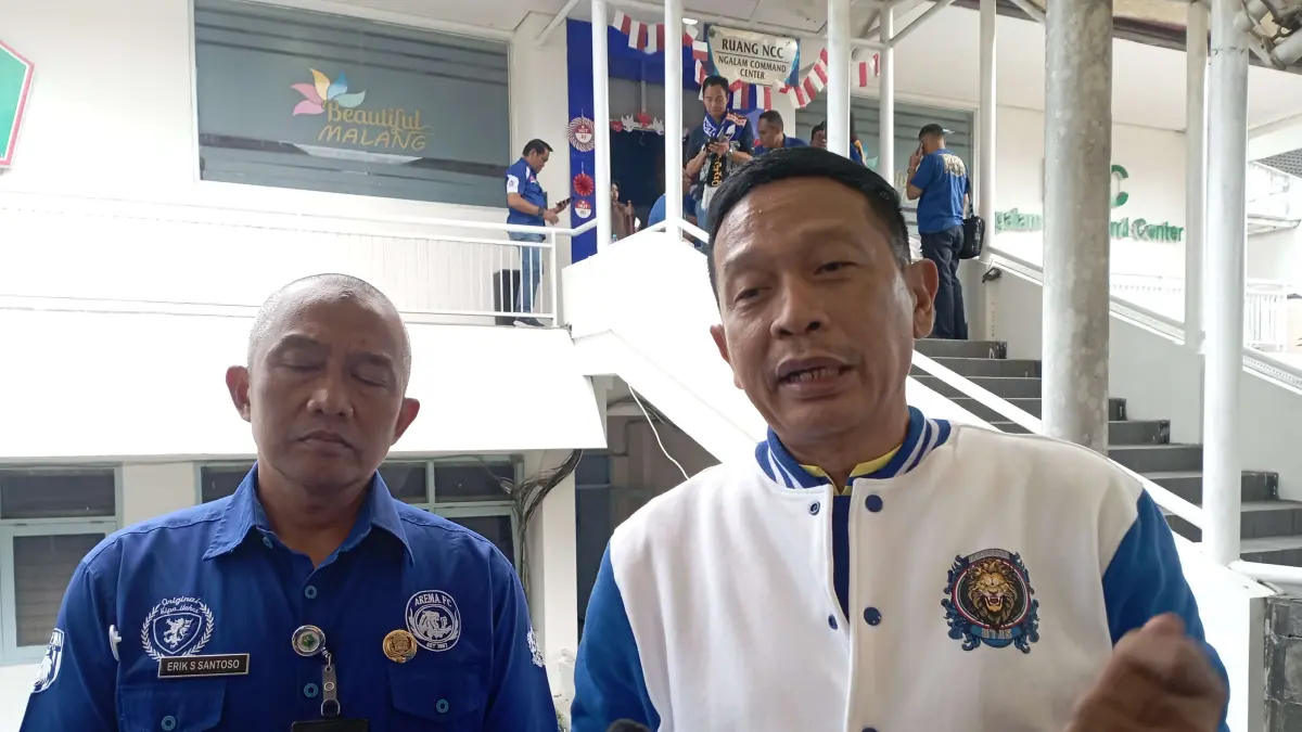 Wali Kota Malang dan jajaran ASN saat kenakan atribut Arema. Sumber: Radio Republik Indonesia.