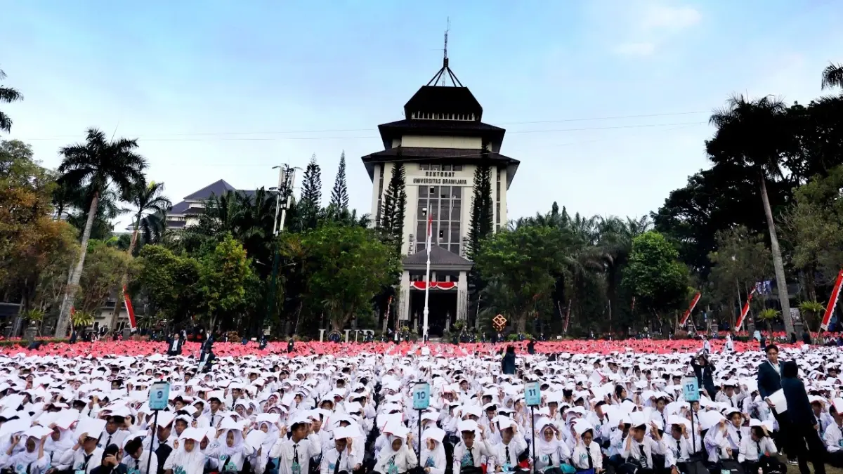 BAWA DAMPAK EKONOMI: Universitas Brawijaya (UB) memulai rangkaian PKKMB sejak Senin lalu (10/8). (Humas UB For Radar Malang) 