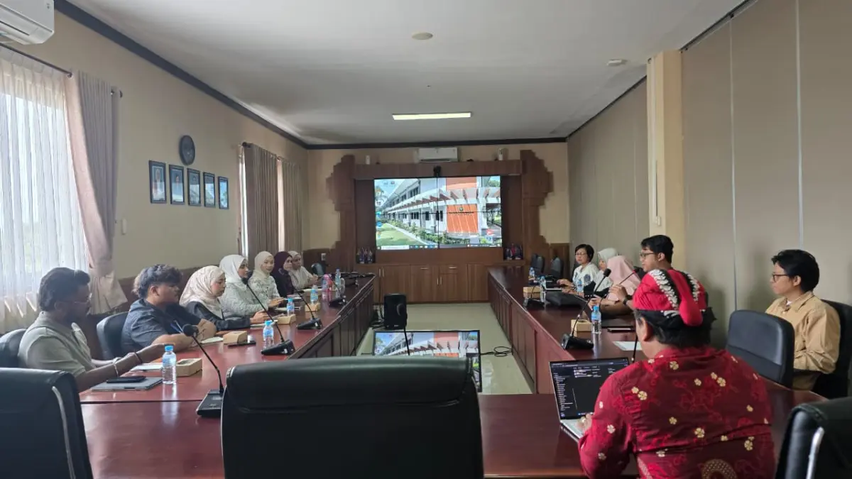 SINERGI: Fakultas Ilmu Budaya Universitas Brawijaya (FIB UB) menyambut tujuh mahasiswa dari Universiti Kebangsaan Malaysia (UKM) dalam kegiatan Welcoming Ceremony Mahasiswa Magang yang diselenggarakan pada Rabu (5/8).