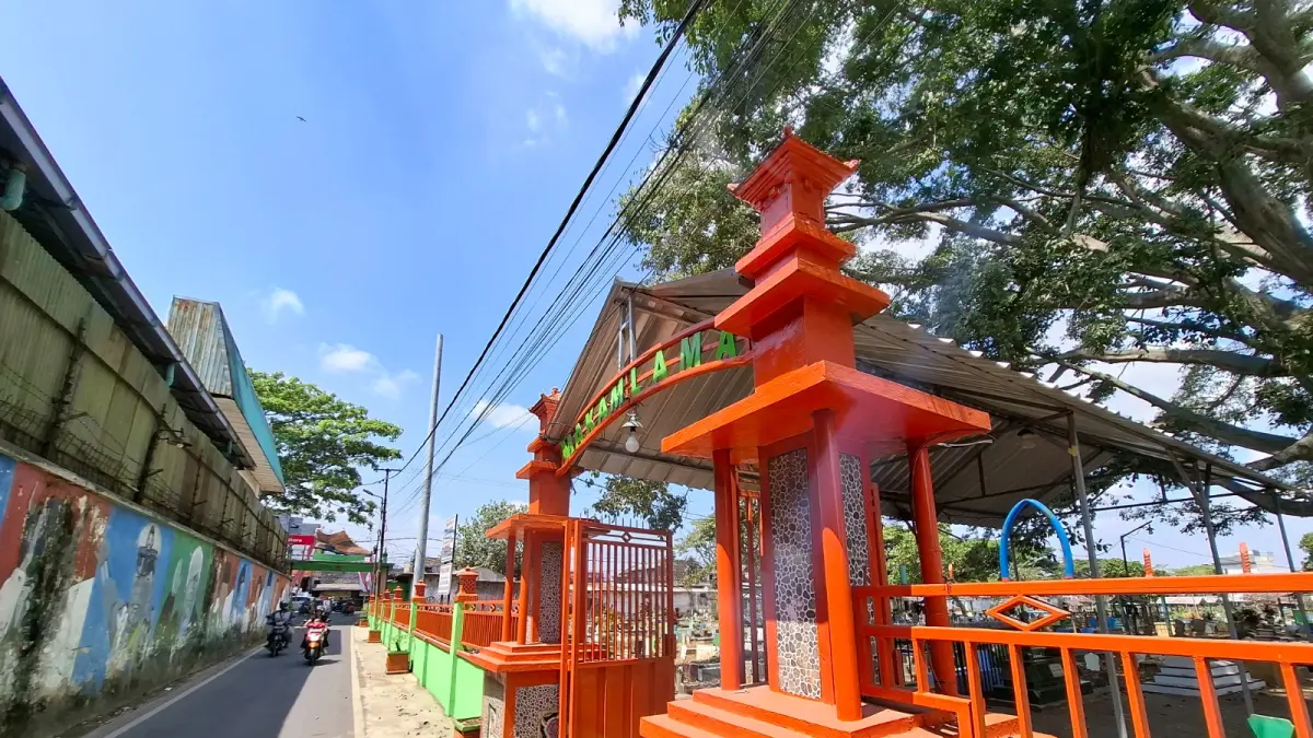 Makam Lama Gadang yang merupakan lokasi penemuan prasasti Gadang pada zaman Hindia Belanda dulu. Kini prasasti itu ada di Museum Nasional, Jakarta. (Biyan Mudzaky Hanindito/Radar Malang)