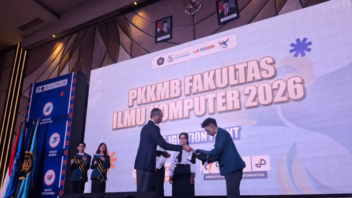 SEMARAK: Rangkaian Pengenalan Kehidupan Kampus bagi Mahasiswa Baru (PPKMB) tingkat fakultas di Universitas Brawijaya (UB), Kamis (13/8). Foto: Nabila Amelia/Radar Malang