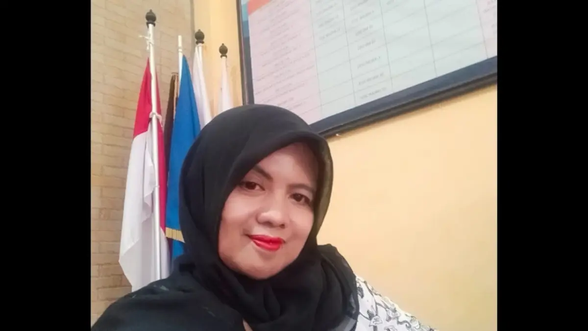 Dwi Pudji Astutik, S.Pd, Kepala SDN Oro-oro Dowo 
