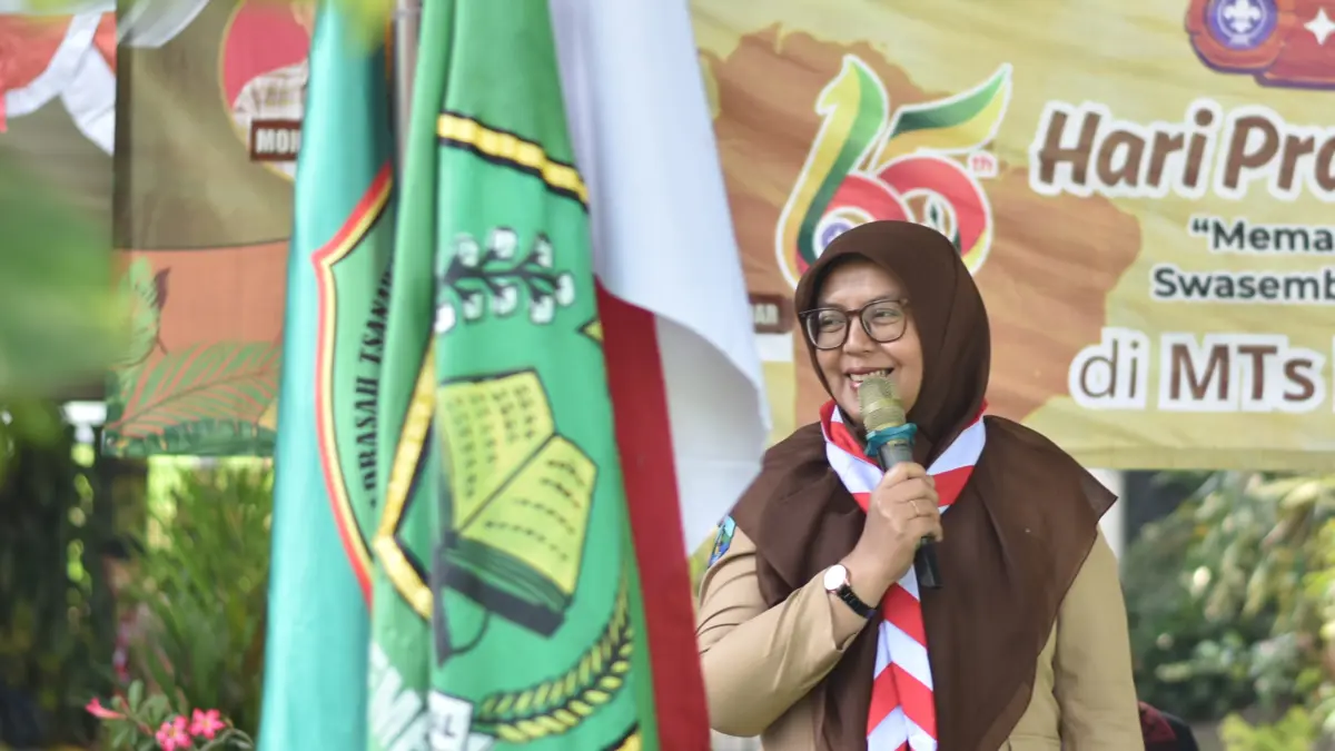 VISIONER: Kepala MTsN 2 Kota Malang, Anita Yusianti, M.Pd saat memberi sambutan.
