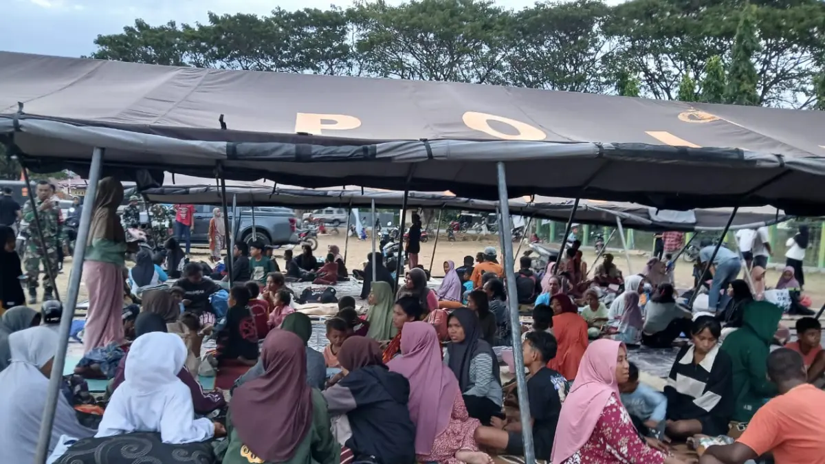 PENUH: Kondisi pengungsian di Nagekeo, NTT. 