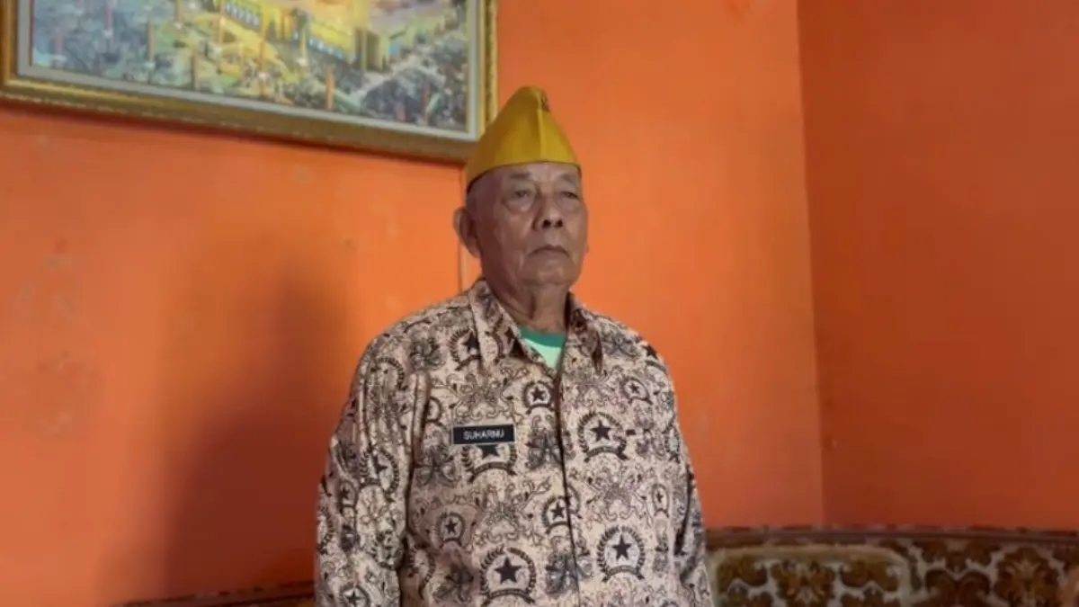 BANYAK CERITA: Veteran Republik Indonesia Letnan Satu (Peltu) Suharnu yang dikunjungi SMAN 1 Sumberpucung, Jumat (14/8).