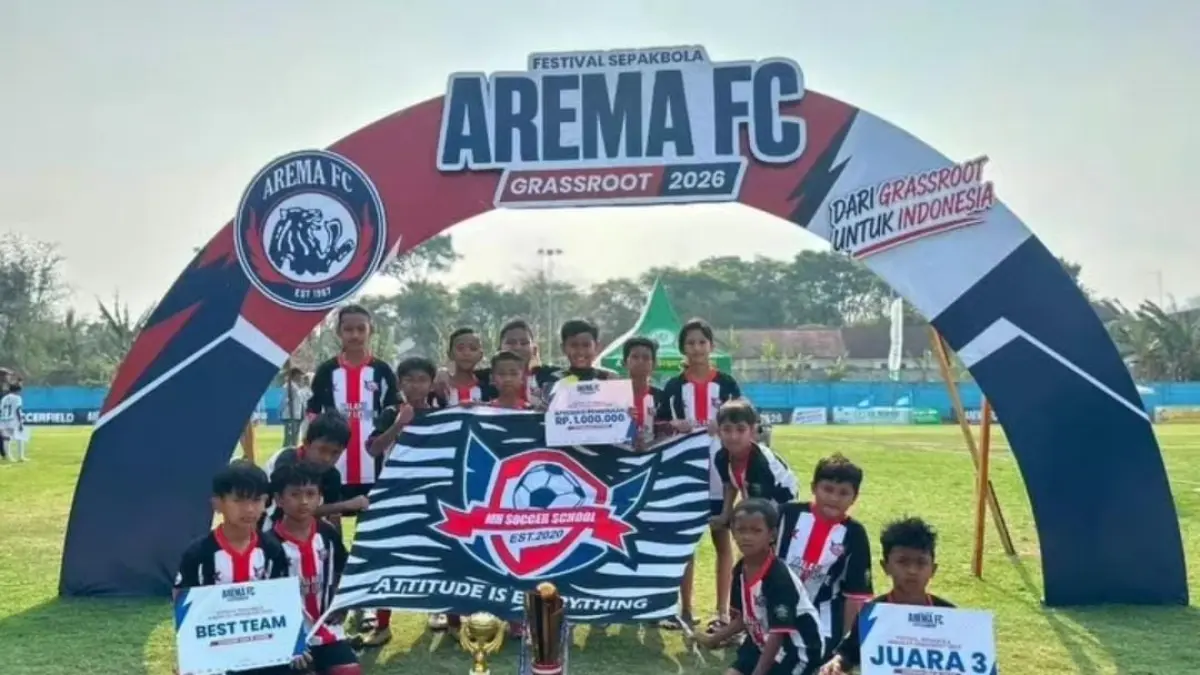 BIKIN BANGGA: MHSS meraih Juara 3 sekaligus menyabet predikat Best Team pada ajang Festival Sepak Bola Arema FC Grassroot 2026.
