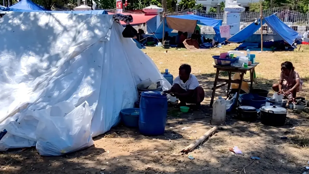 Kondisi terkini area pengungsian Kabupaten Sikka. Sumber: Dokumentasi Youtube/@TV One.