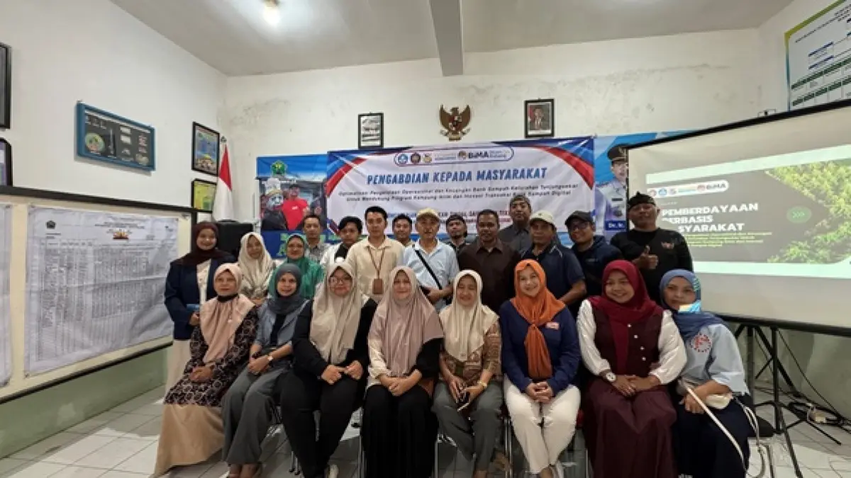 PENGABDIAN :  Tim dosen Politeknik Negeri Malang Bersama Ibu-ibu PKK, Kader Lingkungan, dan Masyarakat Setempat.