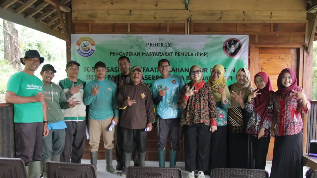 BERSAMA: Sekelompok petani di Desa Benjor, Kecamatan Tumpang, Kabupaten Malang, berhasil mengubah tantangan menjadi peluang ekonomi baru. Melalui program Pengabdian Masyarakat Pemula (PMP).