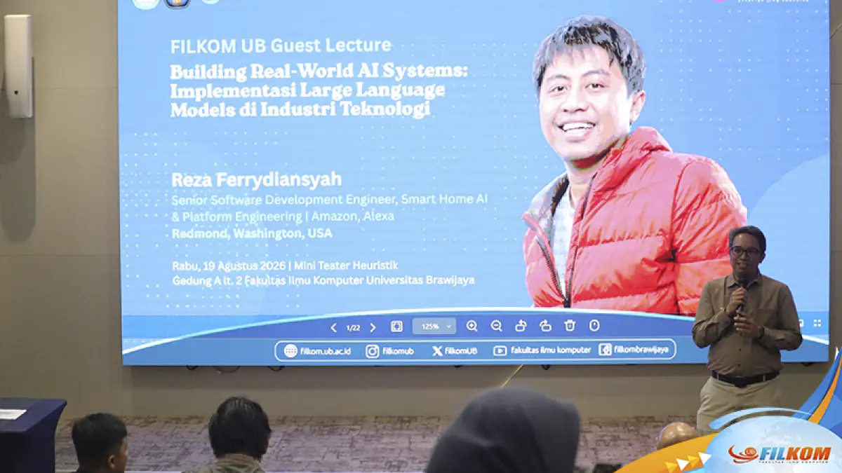 dok. PSIK FILKOM UB
Wakil Dekan Bidang Akademik FILKOM UB, Sabriansyah Rizqika Akbar, S.T., M.Eng., Ph.D., menyampaikan sambutan dalam Kuliah Tamu FILKOM UB bersama Reza Ferrydiansyah, Rabu (19/8/2026).