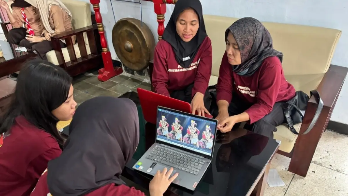 SINERGI: Tim dari Departemen Seni dan Desain, Universitas Negeri Malang (UM), berkolaborasi dengan Sanggar Gatra Mandasari, Tulungagung, dalam pelaksanaan Program Inovasi Seni Nusantara (PISN) 2026