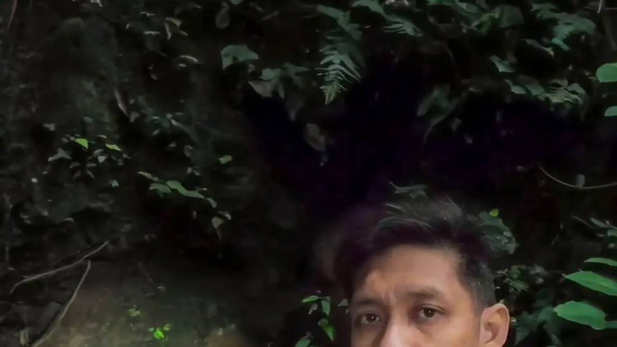 Helmy Maulana menjelajah hutan malam-malam seorang diri