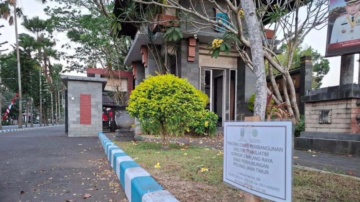 MASIH DIKAJI: Salah satu usulan titik henti Bus Trans Jatim Koridor II ada di depan Kantor Bupati Malang, Jalan Panji, Kepanjen.