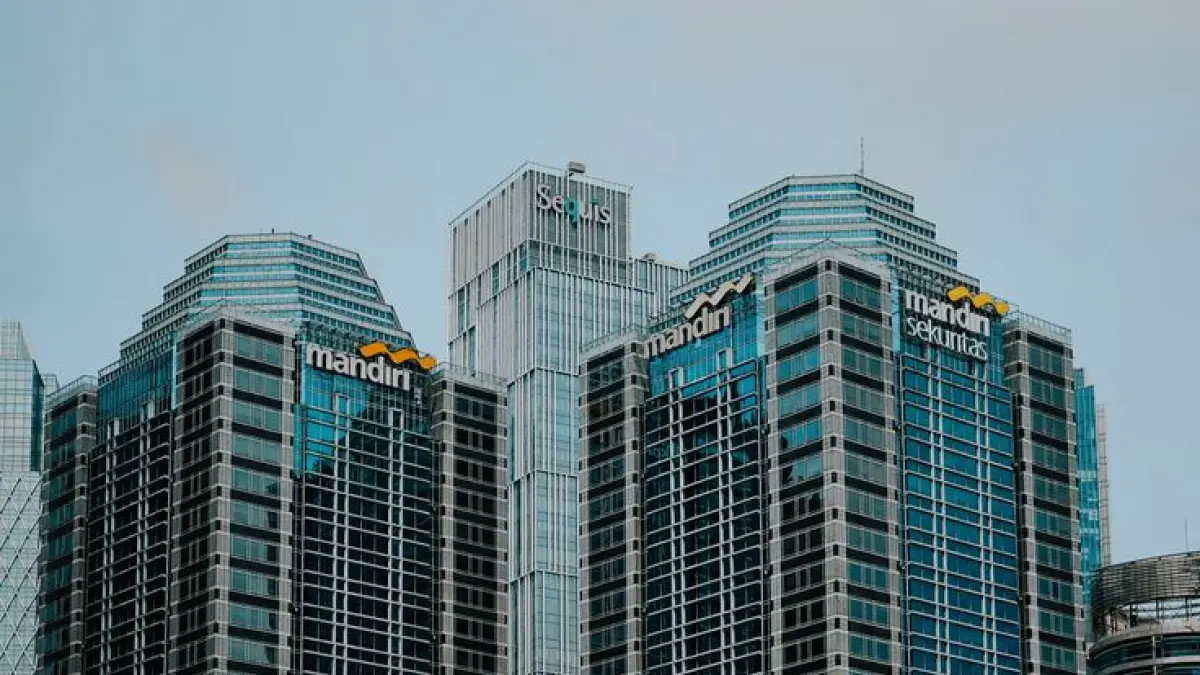 Gedung Bank Mandiri. Sumber: Pinterest.